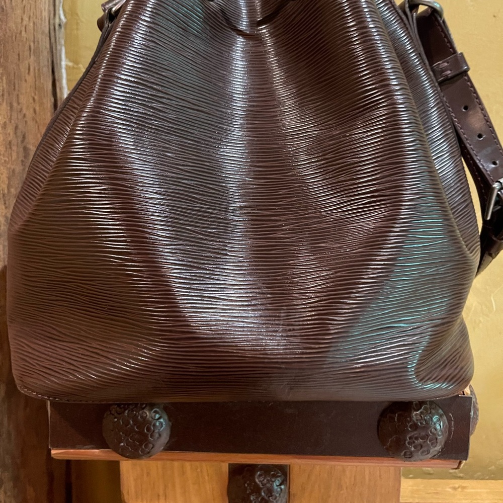 Louis Vuitton Noe. Petit Noe in Moka Rich Chocolate! Beautiful Pre Loved Bag! - Picture 2 of 16